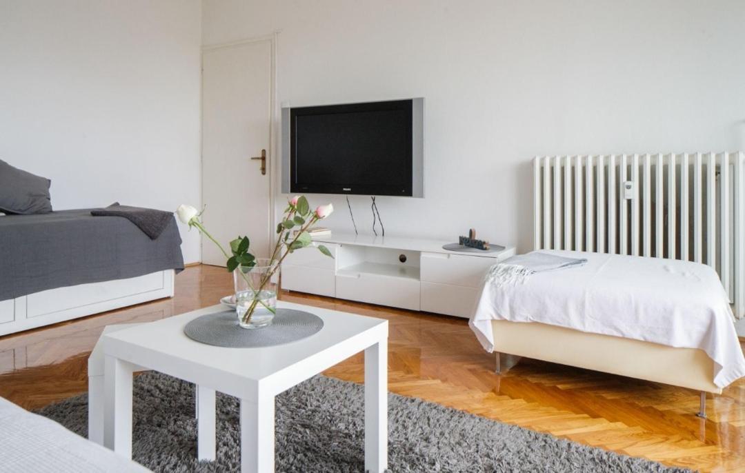 Relax Central Apartment Zagreb Bagian luar foto